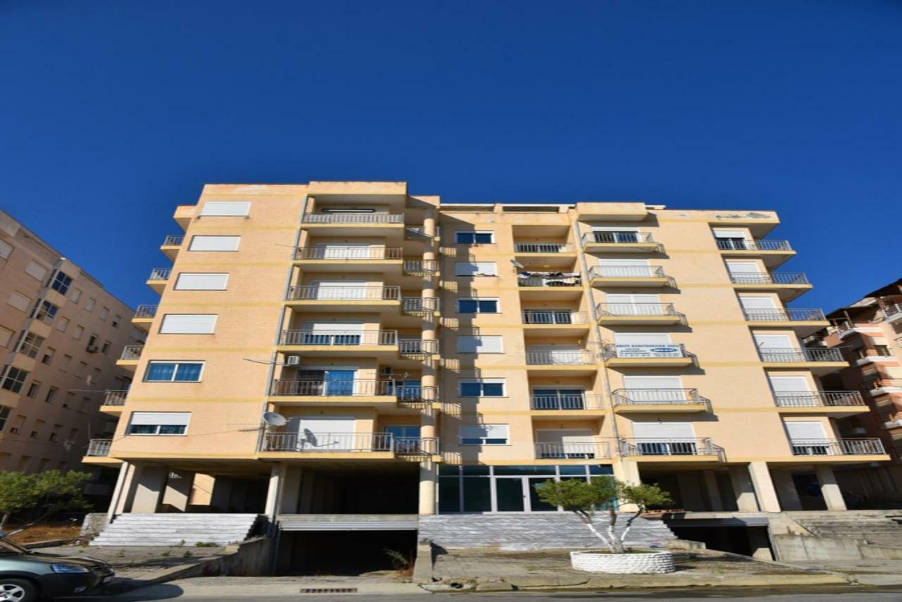 Gzim'S Apartment Драч Екстериор снимка