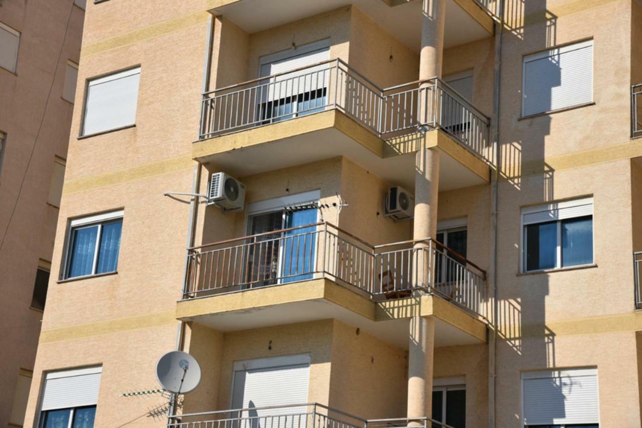 Gzim'S Apartment Драч Екстериор снимка